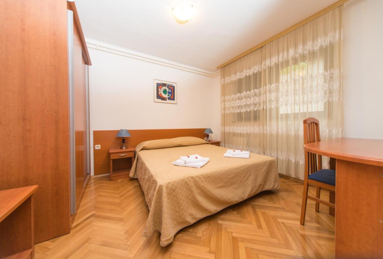 Holiday Apartment 50M From The Beach Pjescana Uvala Exterior photo