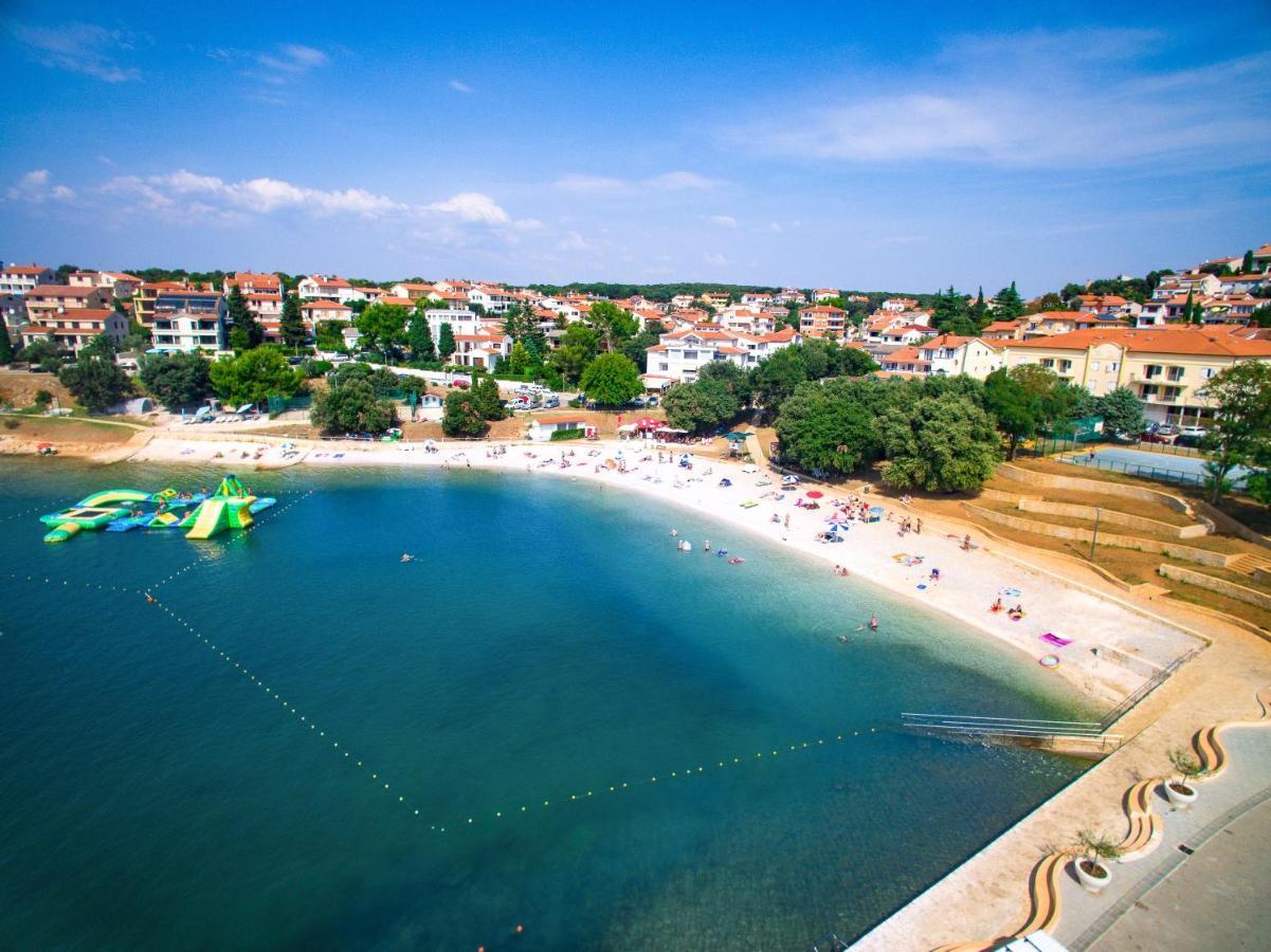 Holiday Apartment 50M From The Beach Pjescana Uvala Exterior photo