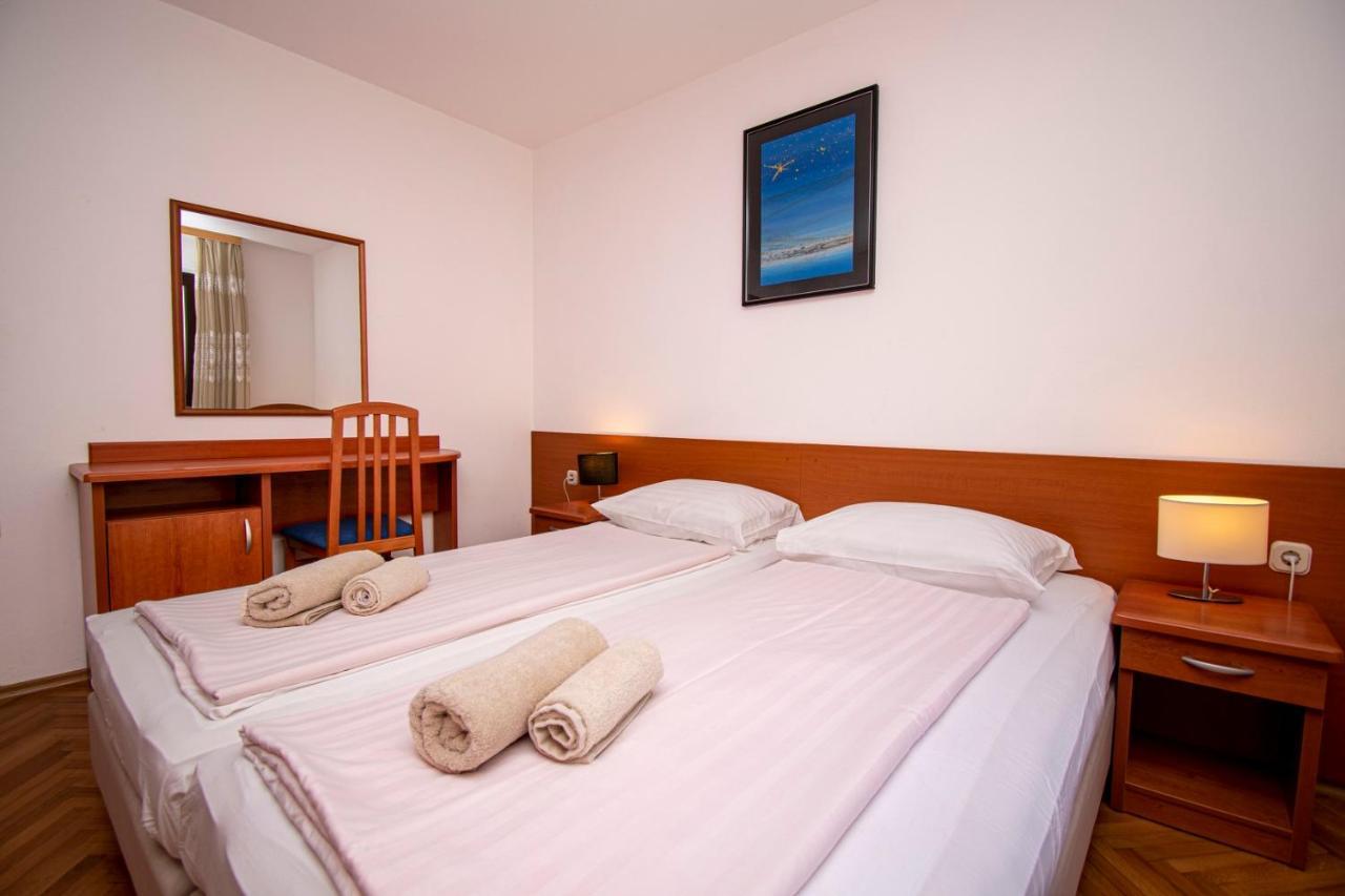Holiday Apartment 50M From The Beach Pjescana Uvala Exterior photo