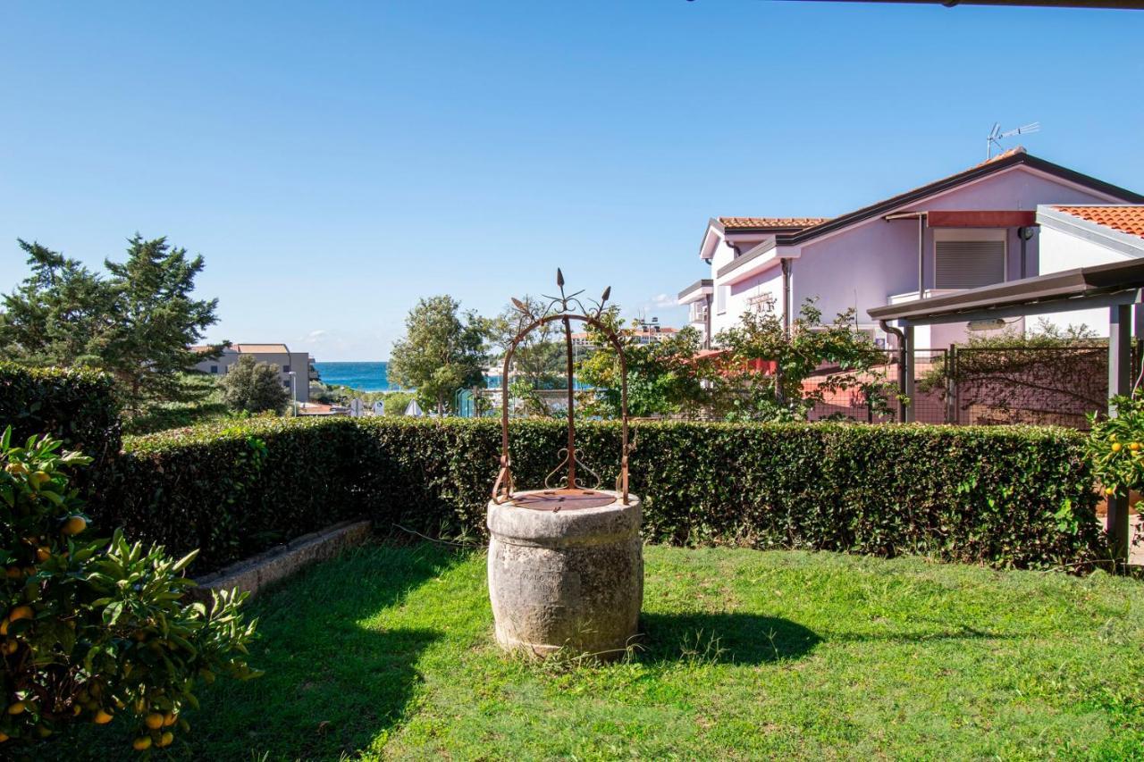 Holiday Apartment 50M From The Beach Pjescana Uvala Exterior photo