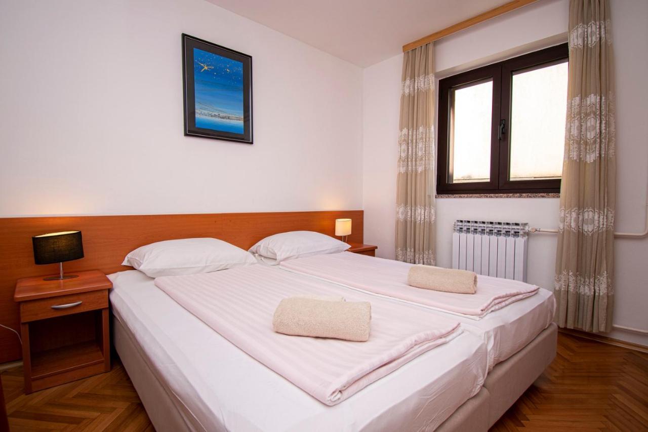 Holiday Apartment 50M From The Beach Pjescana Uvala Exterior photo