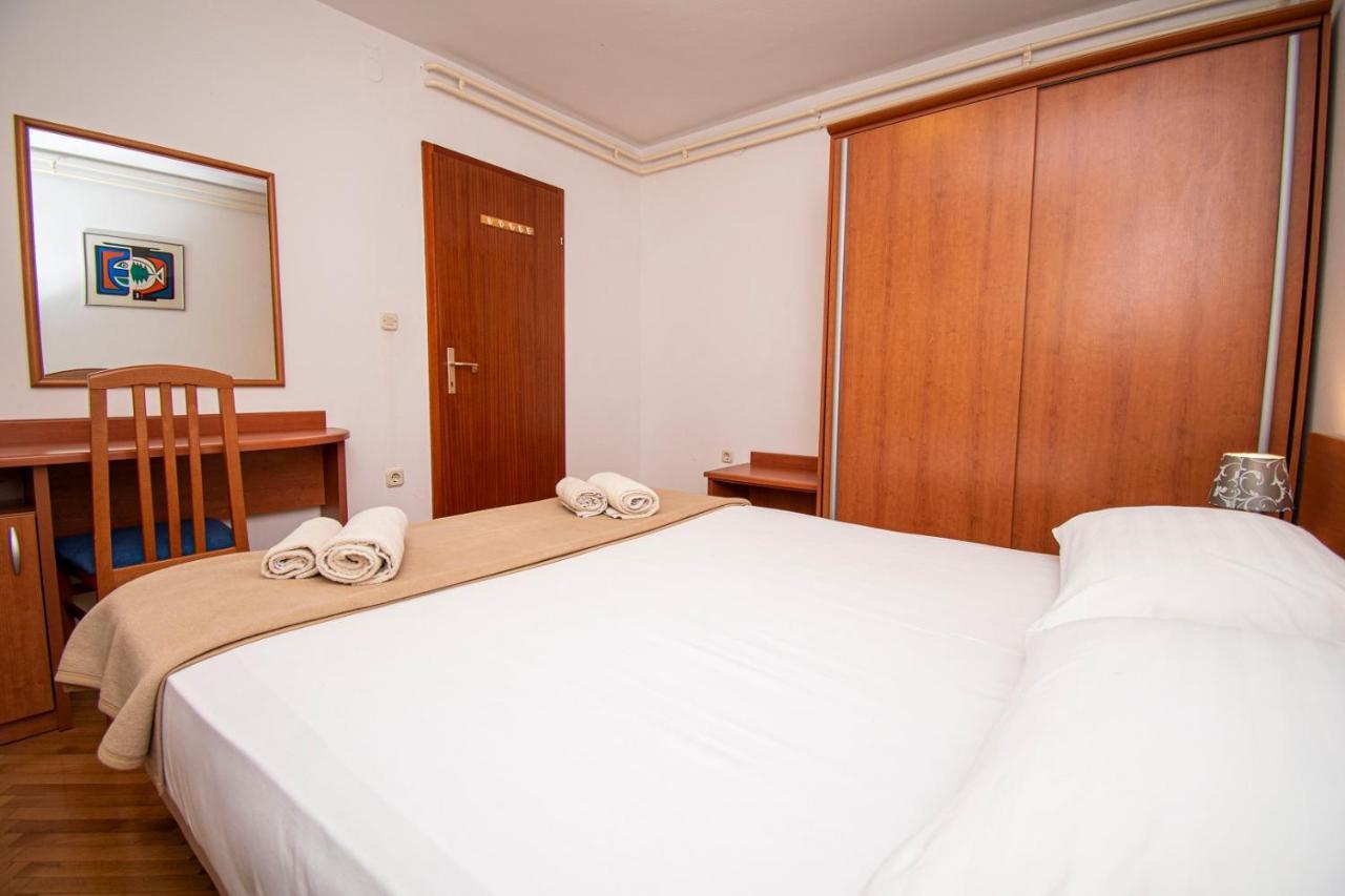 Holiday Apartment 50M From The Beach Pjescana Uvala Exterior photo