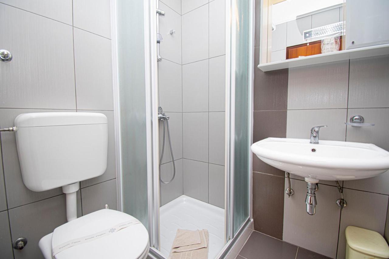 Holiday Apartment 50M From The Beach Pjescana Uvala Exterior photo