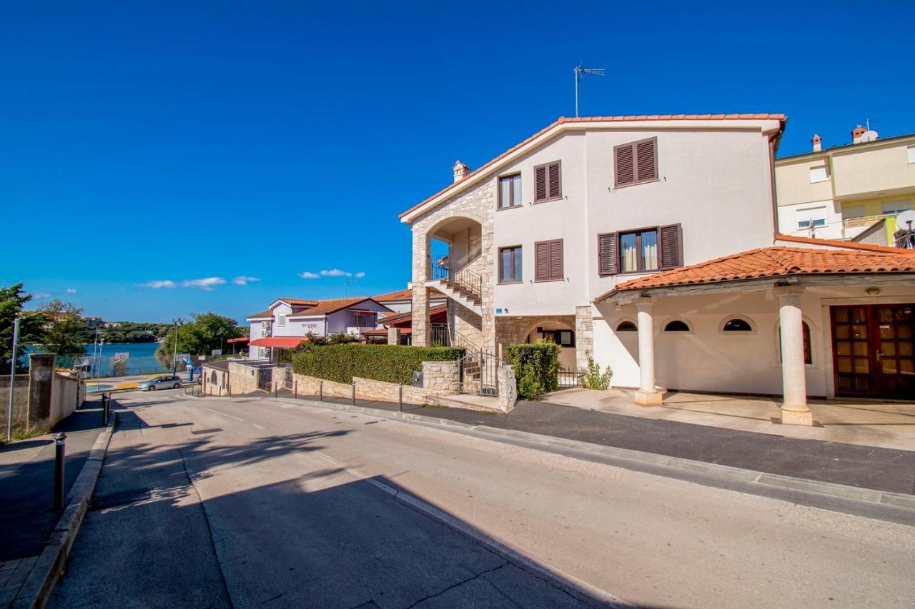 Holiday Apartment 50M From The Beach Pjescana Uvala Exterior photo